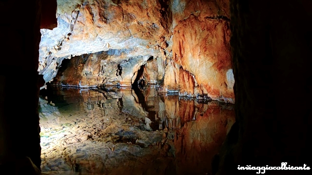grotta dei dossi lago